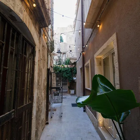 Naiadi Giudecca * Siraküza